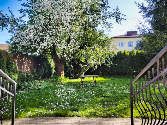 Dom z 9 pokojami i pięknym ogrodem w Kobyłce :)